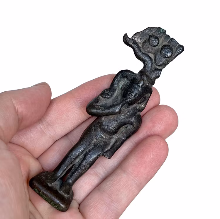 Muinainen egyptiläinen Amun-pronssinen patsas, kuvanveistäjä Harpocrates (1400-688 eKr.)