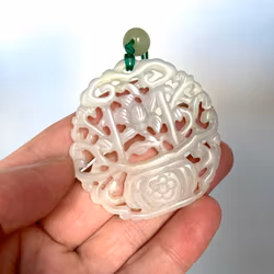 Vintage, handskuren Jade Amulet / hänge