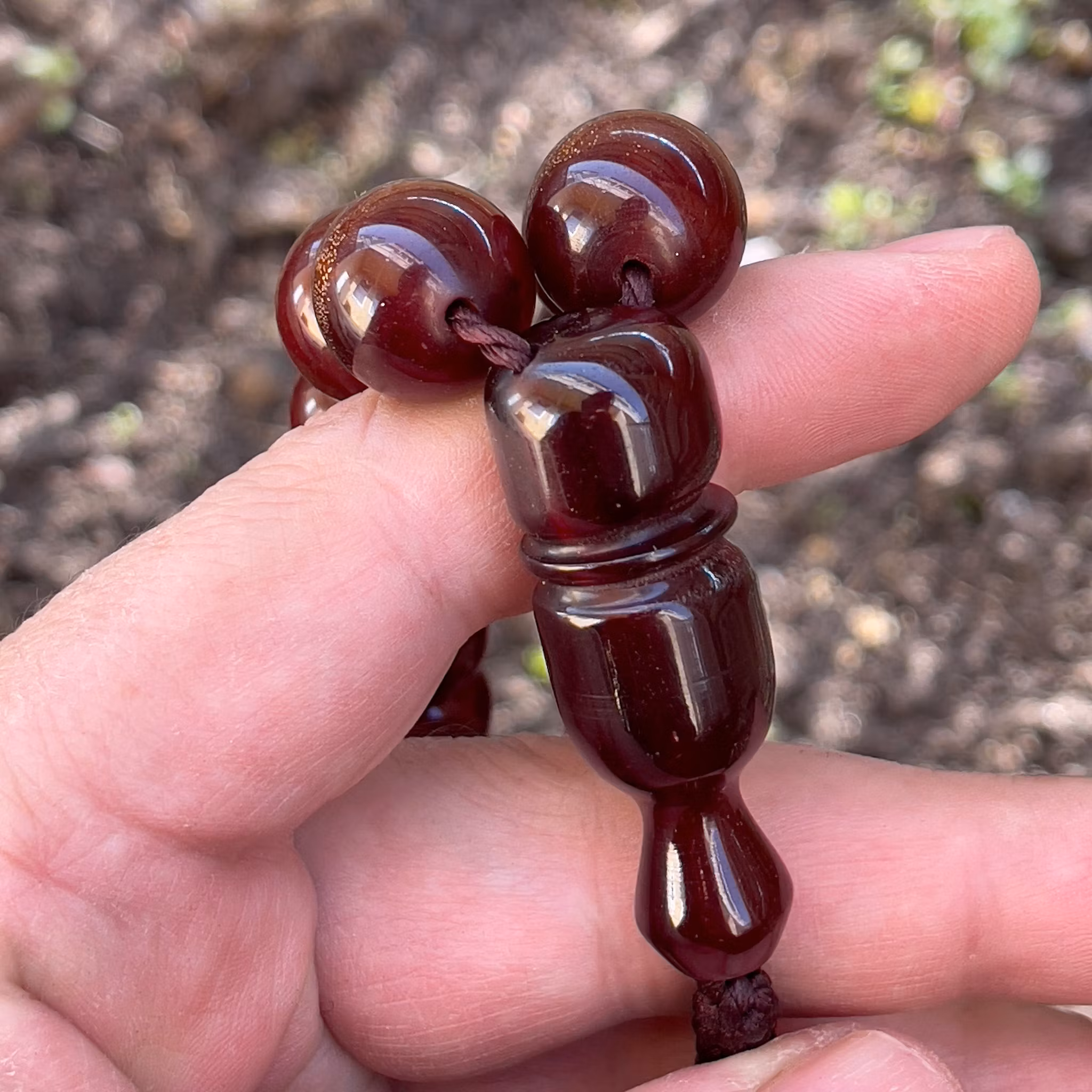 Gammel bakelit rosenkrans, 33 perler, 113 g