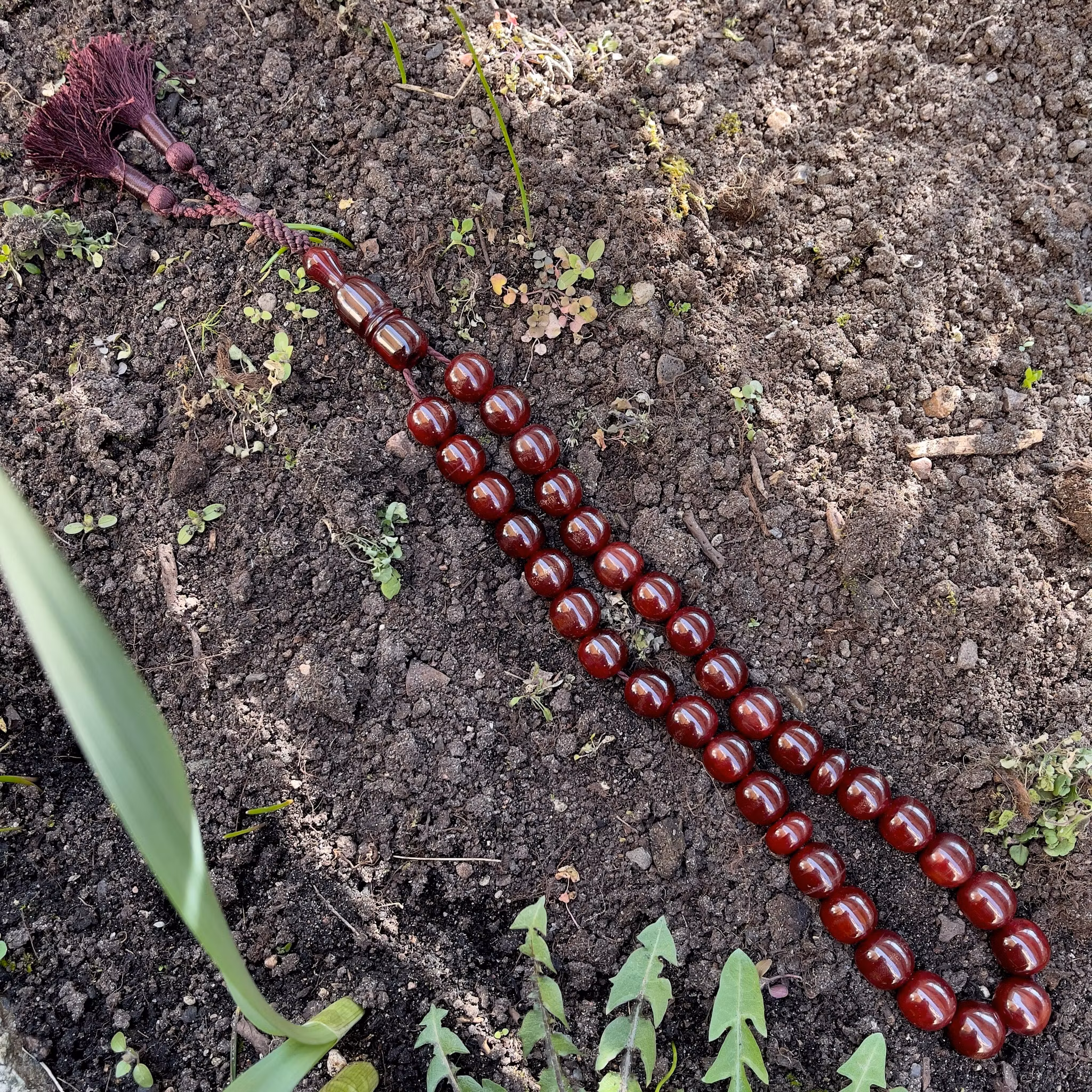 Gammel bakelit rosenkrans, 33 perler, 113 g