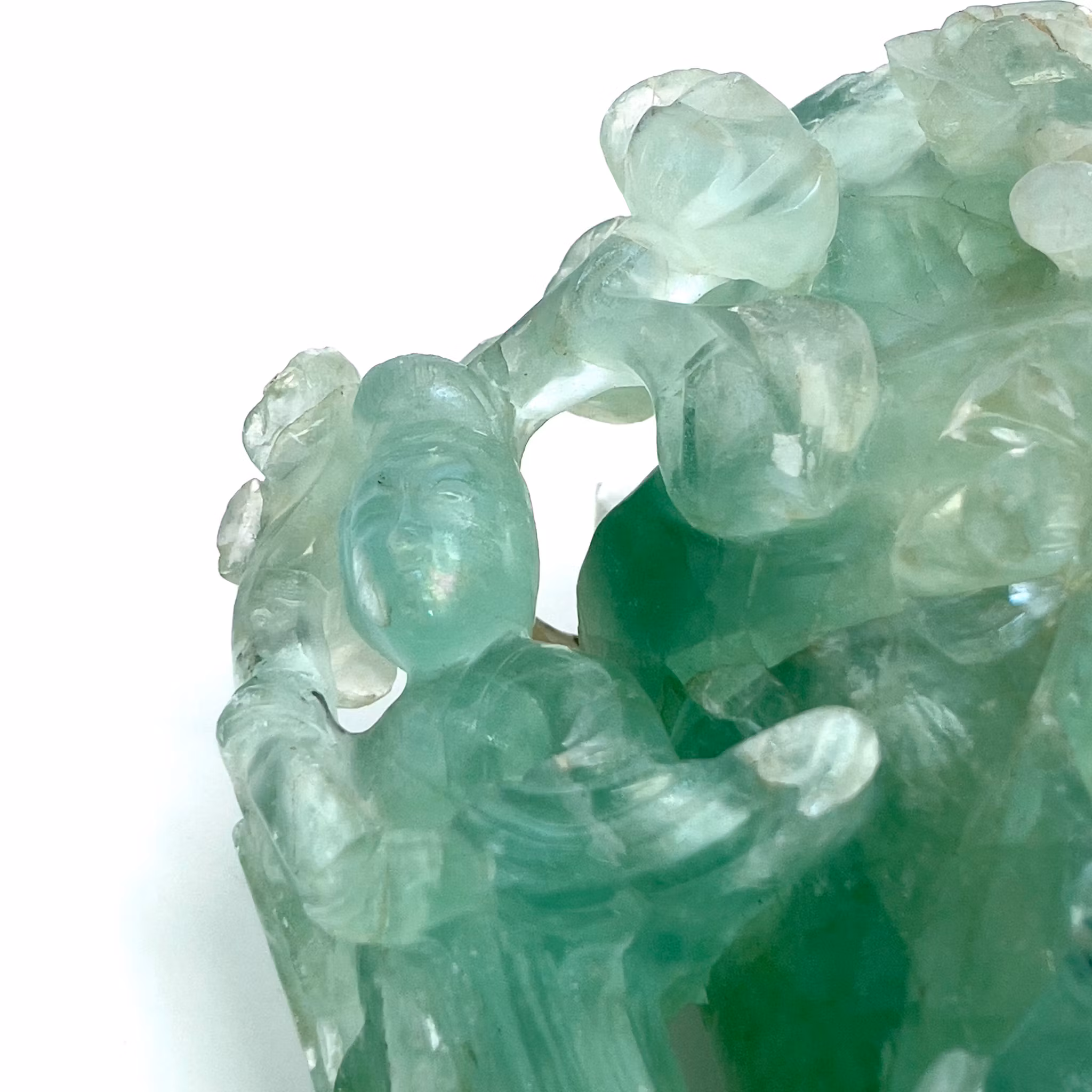 Vas med lock, fluorit, Skuren dekor av växtlighet