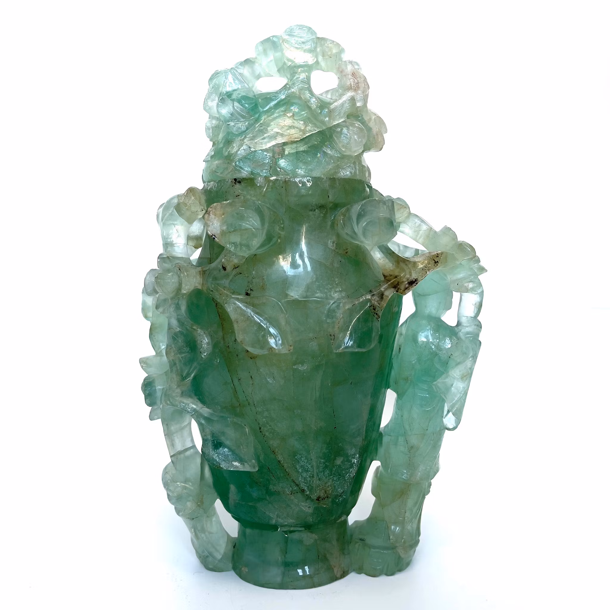 Vas med lock, fluorit, Skuren dekor av växtlighet