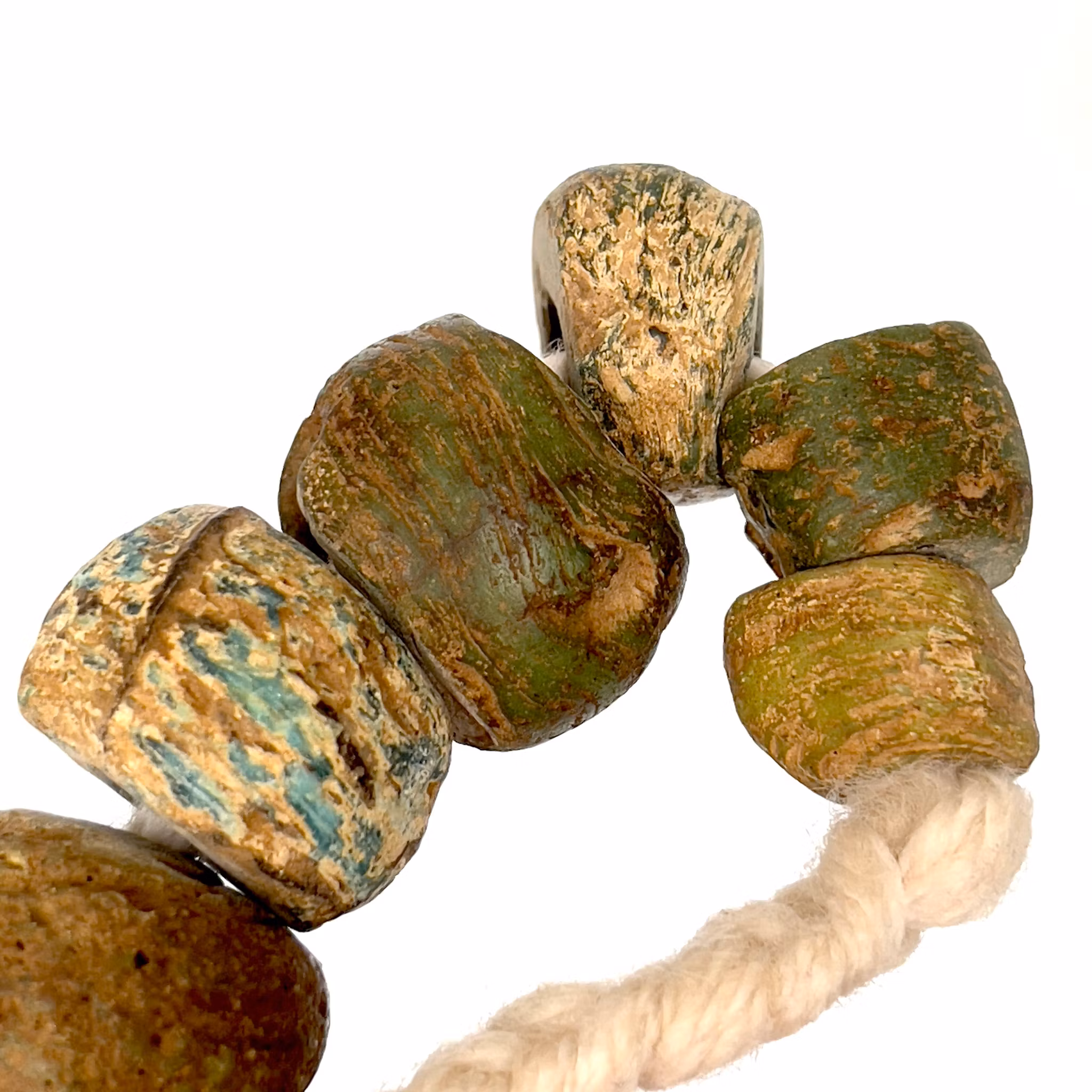 18 St. Oude Romeinse stenen kralen 700 v.Chr. – 400 v.Chr.