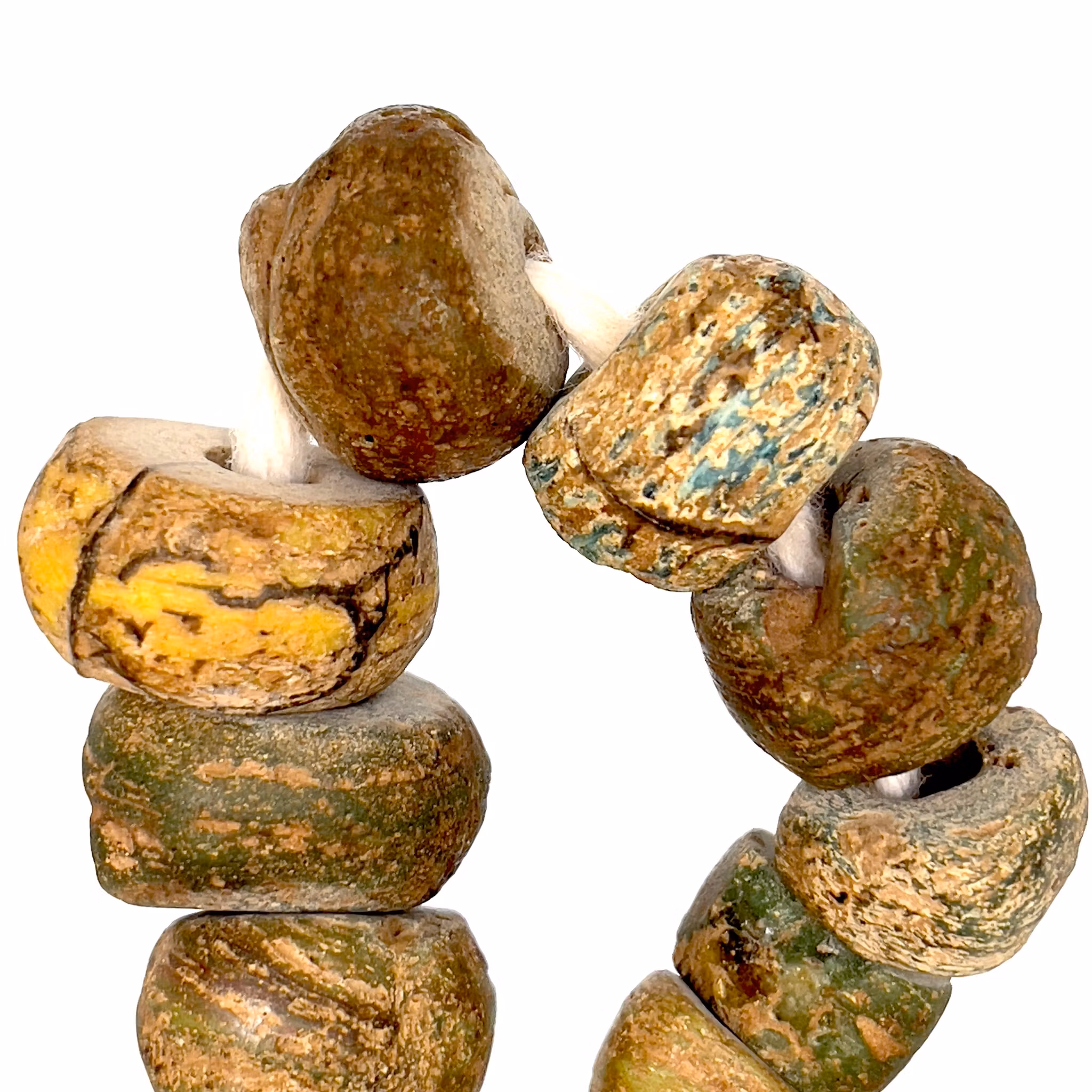 18 St. Oude Romeinse stenen kralen 700 v.Chr. – 400 v.Chr.