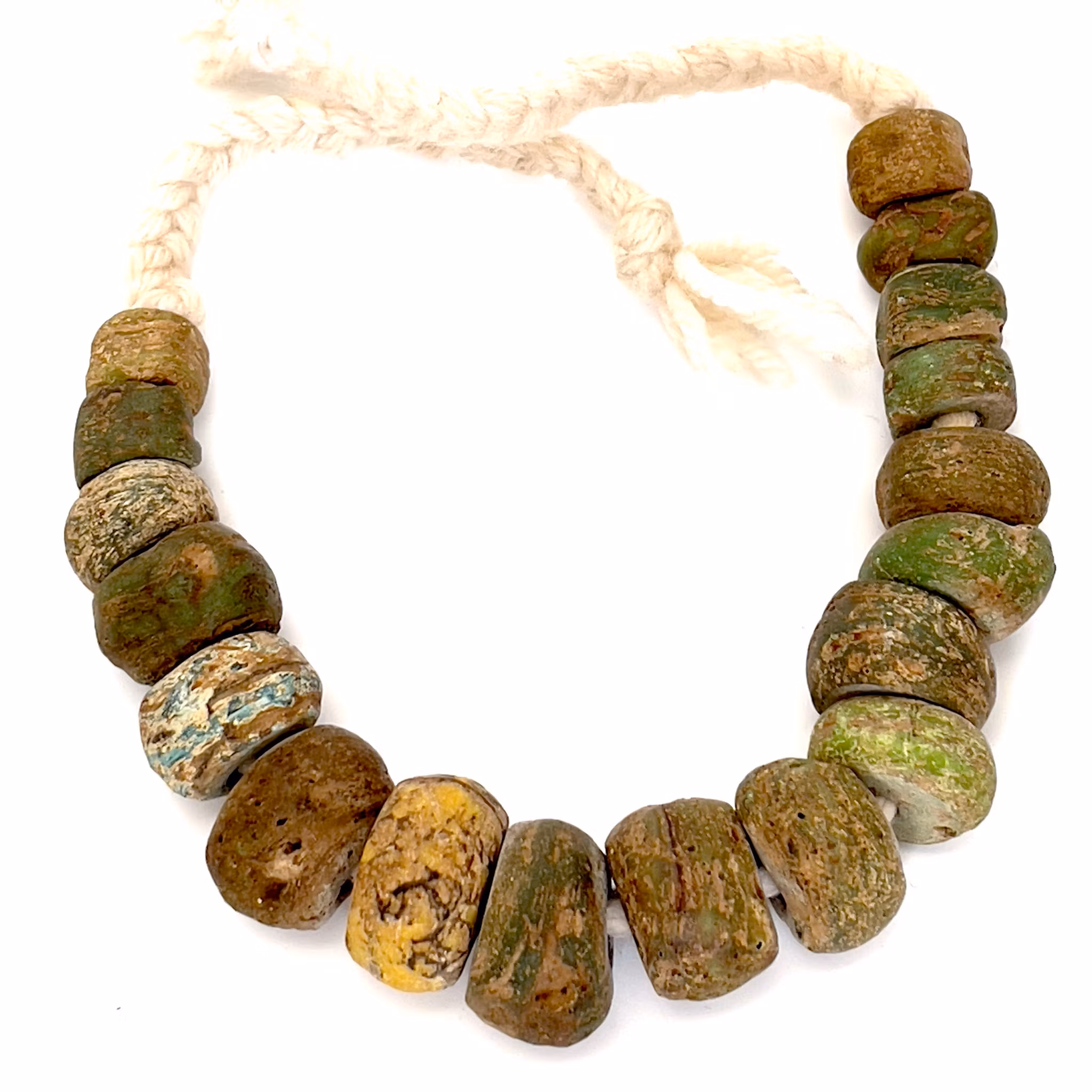 18 St. Oude Romeinse stenen kralen 700 v.Chr. – 400 v.Chr.