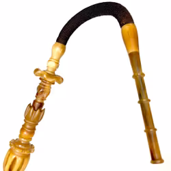 Antik lång pipa 98 cm av vit Noshörningshorn