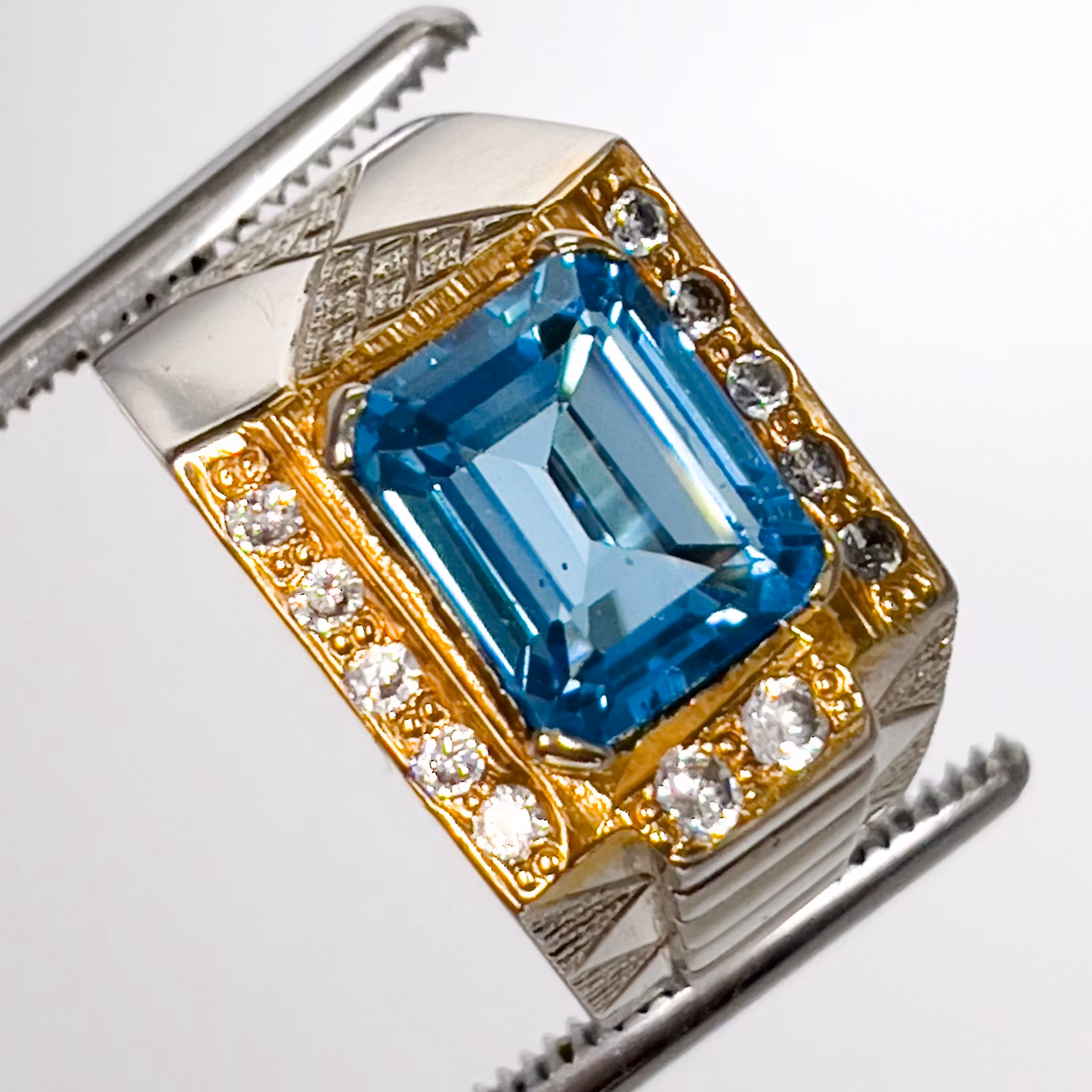 Naturalny niebieski topaz o masie 6,00 karatów, srebrny pierścionek z certyfikatem