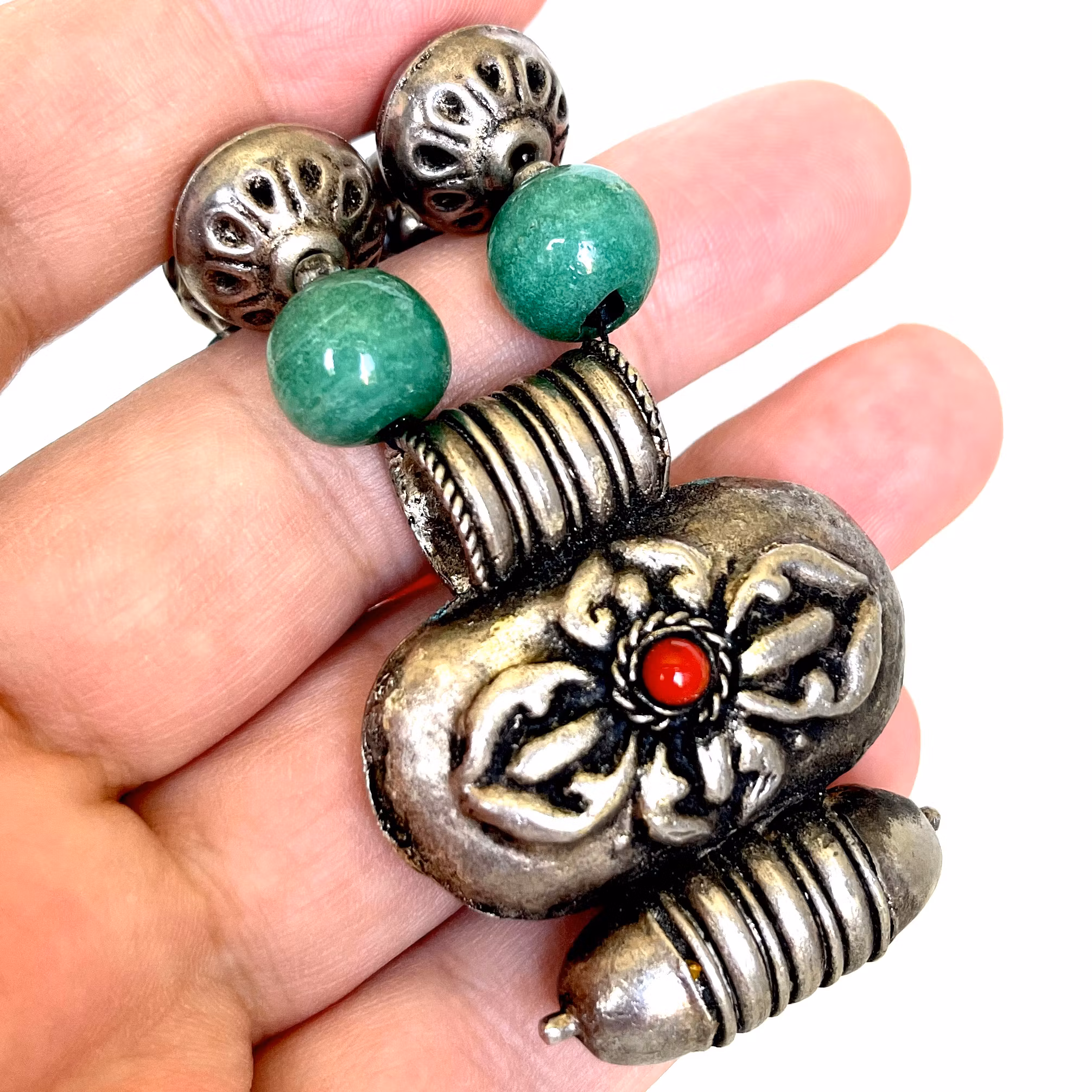 Antiikkinen kaulakoru