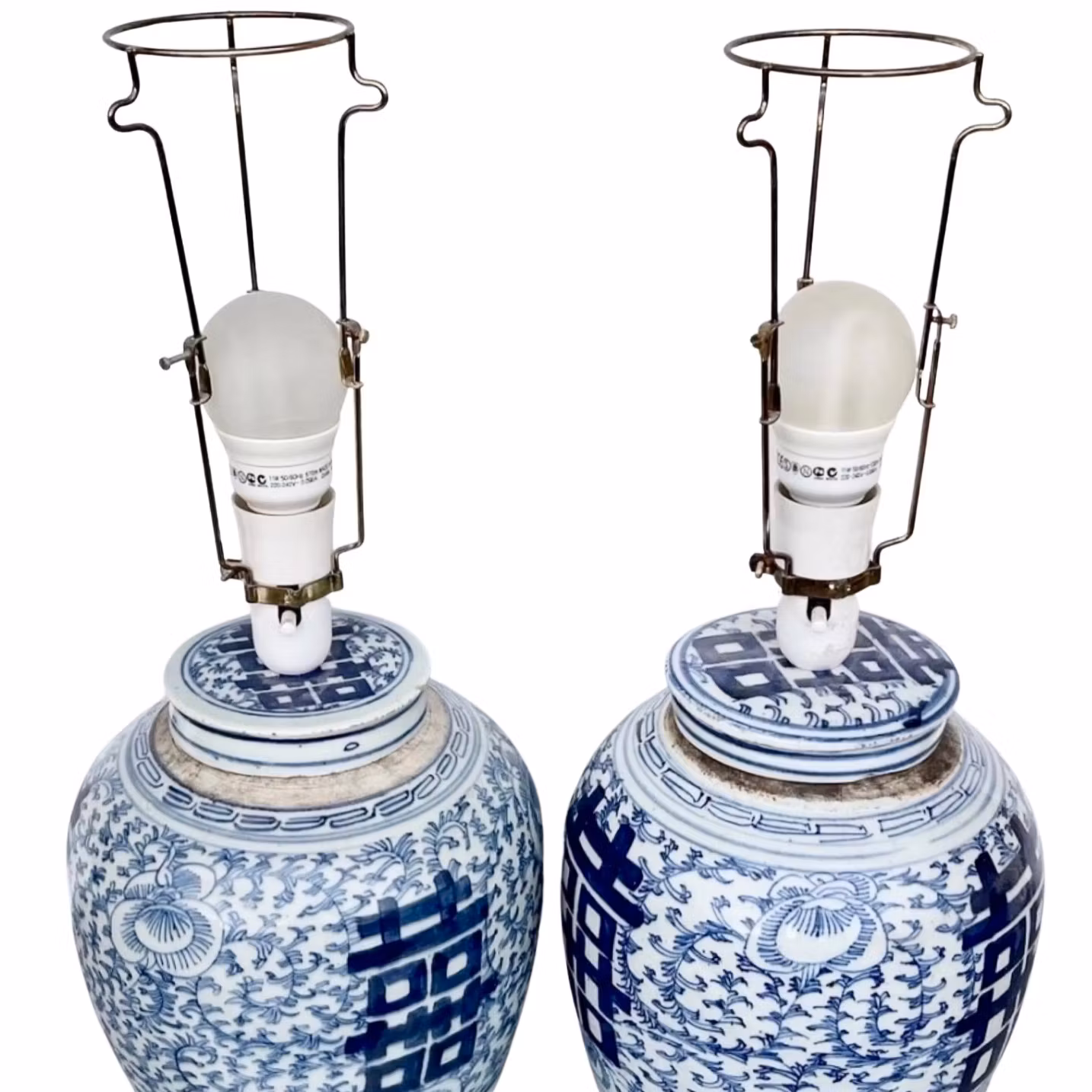 Un par de lámparas de mesa de porcelana china, dinastía Qing (1644-1912)