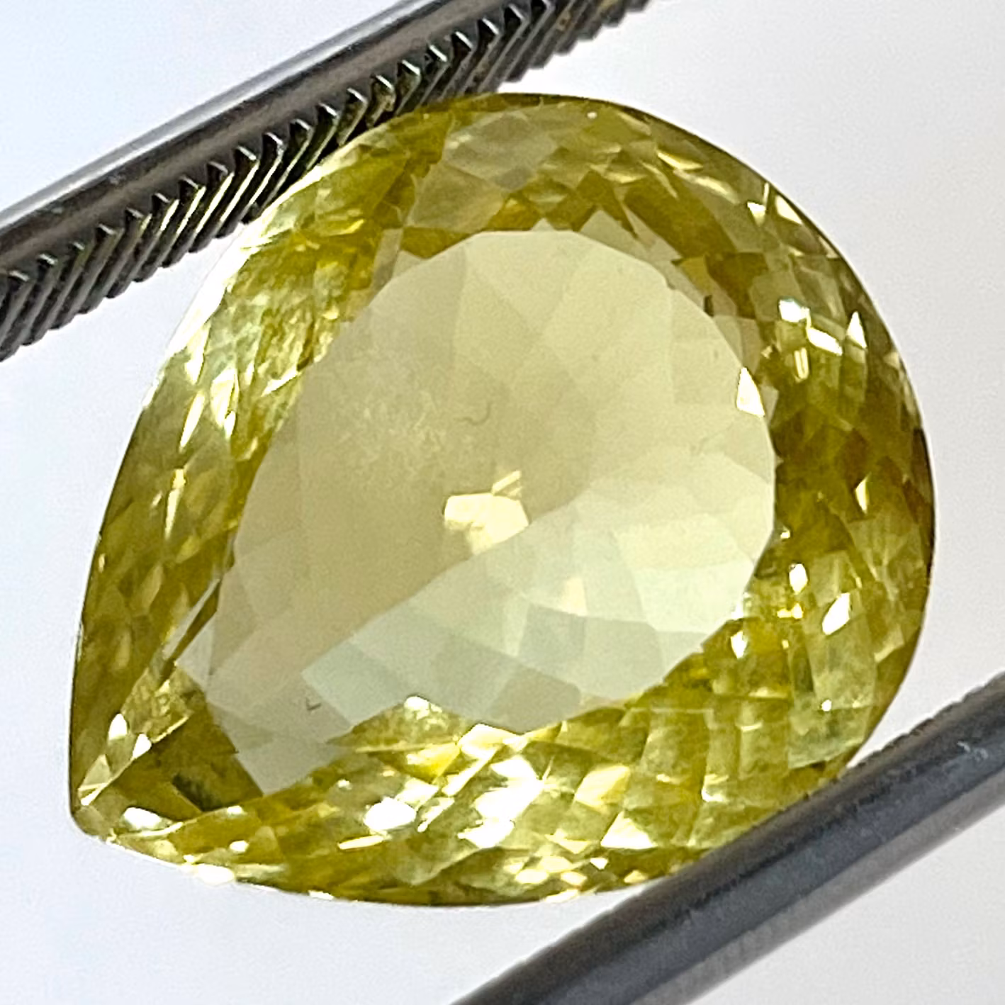 Naturalny cytryn o masie 31,61 karata z certyfikatem