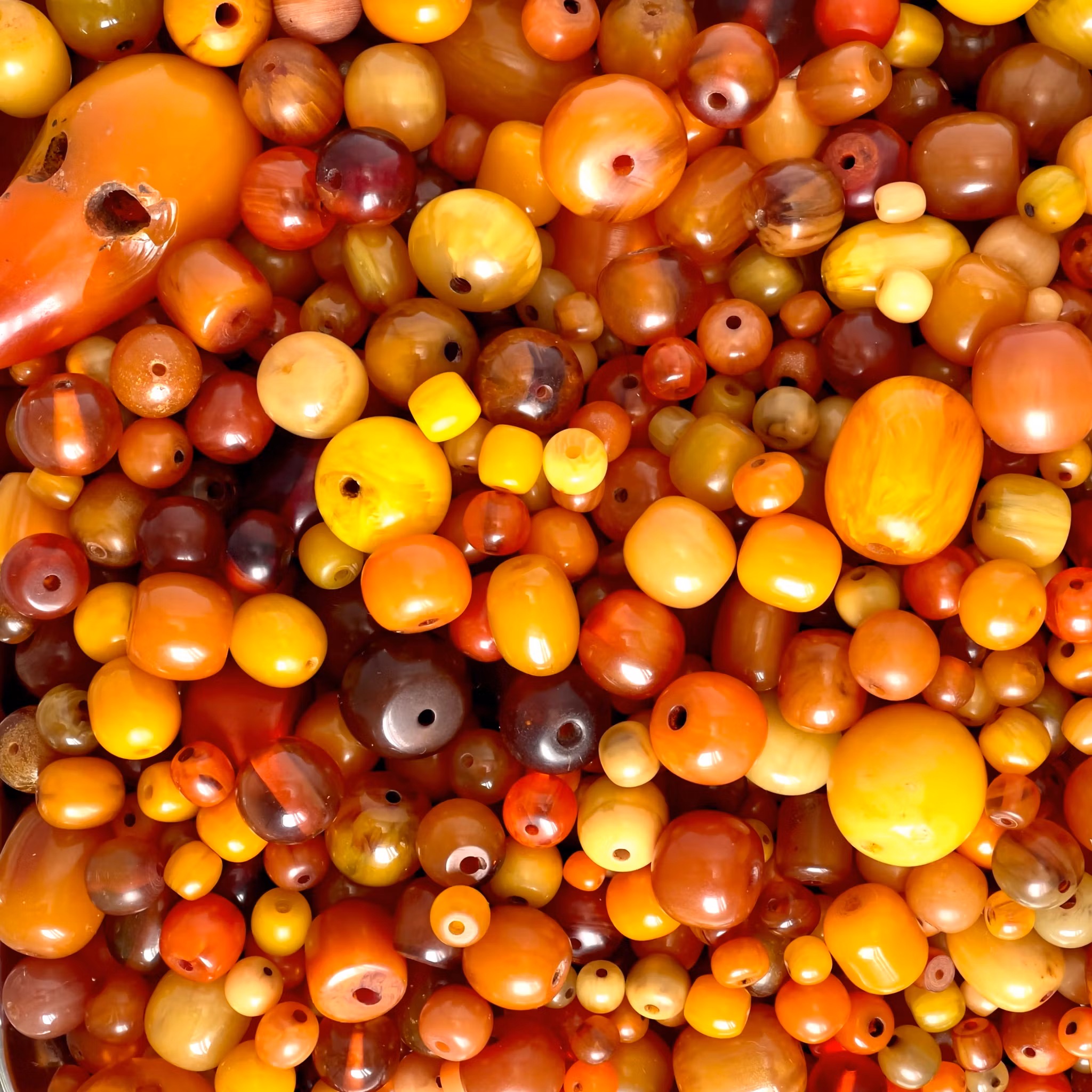 Gammal bakelit blandade pärlor 1690 g