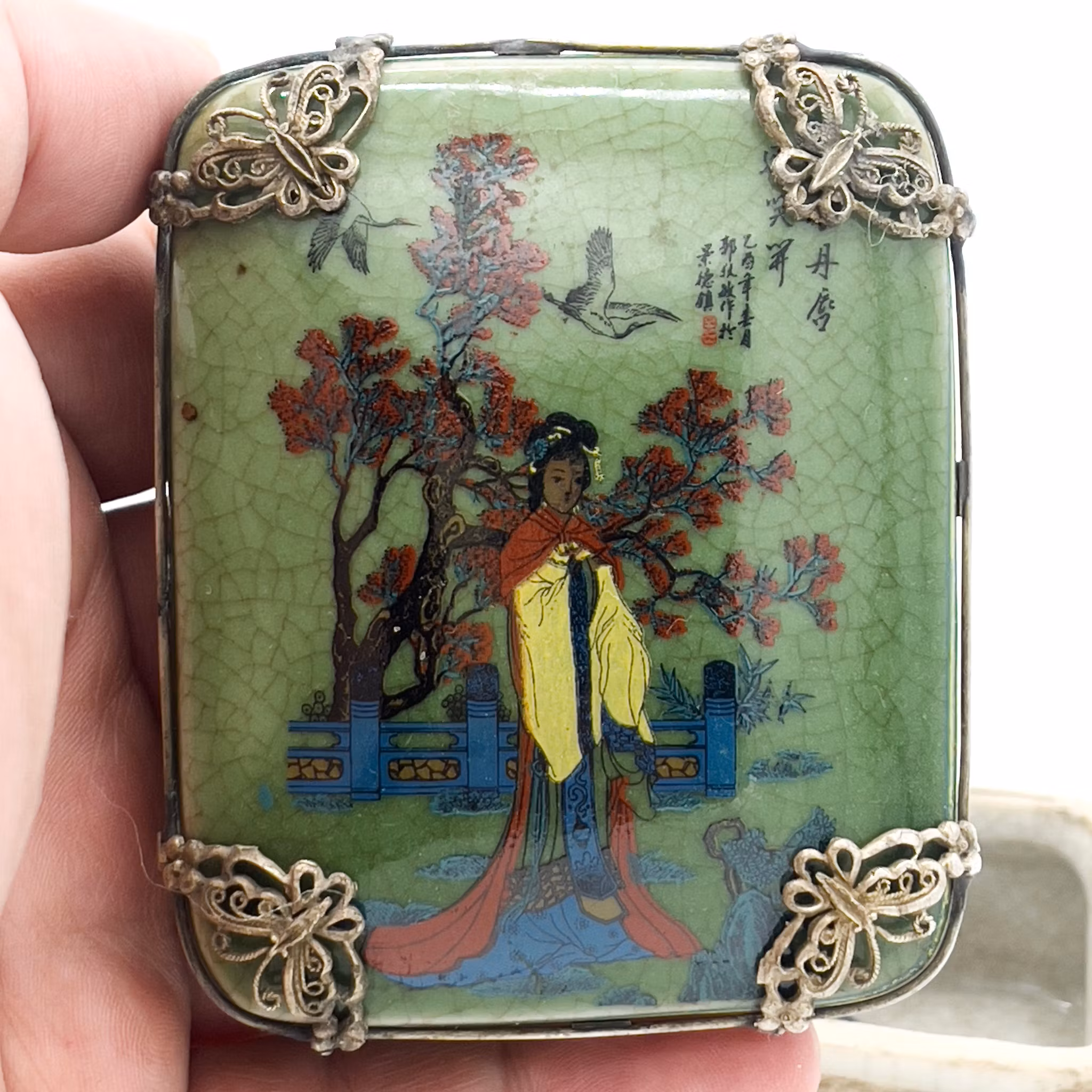 Scatola antica in porcellana cinese con coperchio