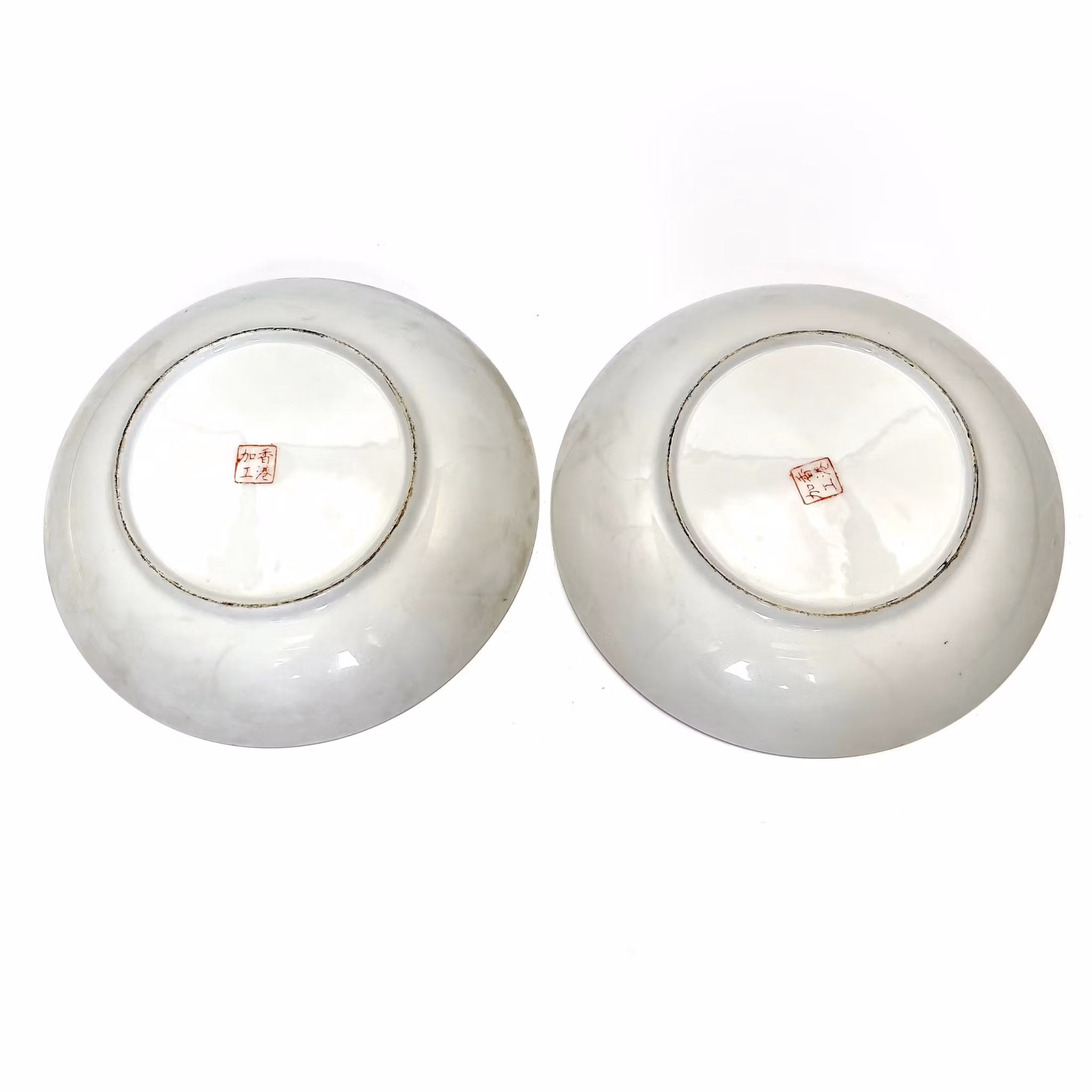 Ett par orientaliska porslin tallrikar