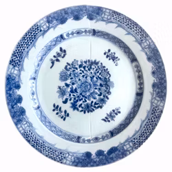 Qianlong (1735-1796) Chinese porcelain dish
