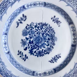 Qianlong (1735-1796) Chinese porcelain dish