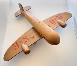 Cooles altes Holzflugzeug