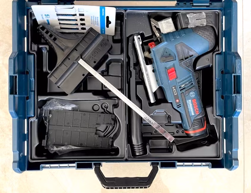 Bosch Professional GST 10.8 V-Li Jigsaw with battery