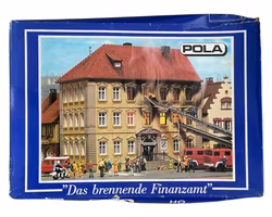 Pola HO 160 Skalmodell Skattekontoret i brand