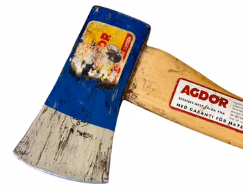 Blå Agdor Yxa med läderskydd