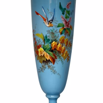 Ett imponerande 1800-tal, Fransk handmålad vas i Opalin glas