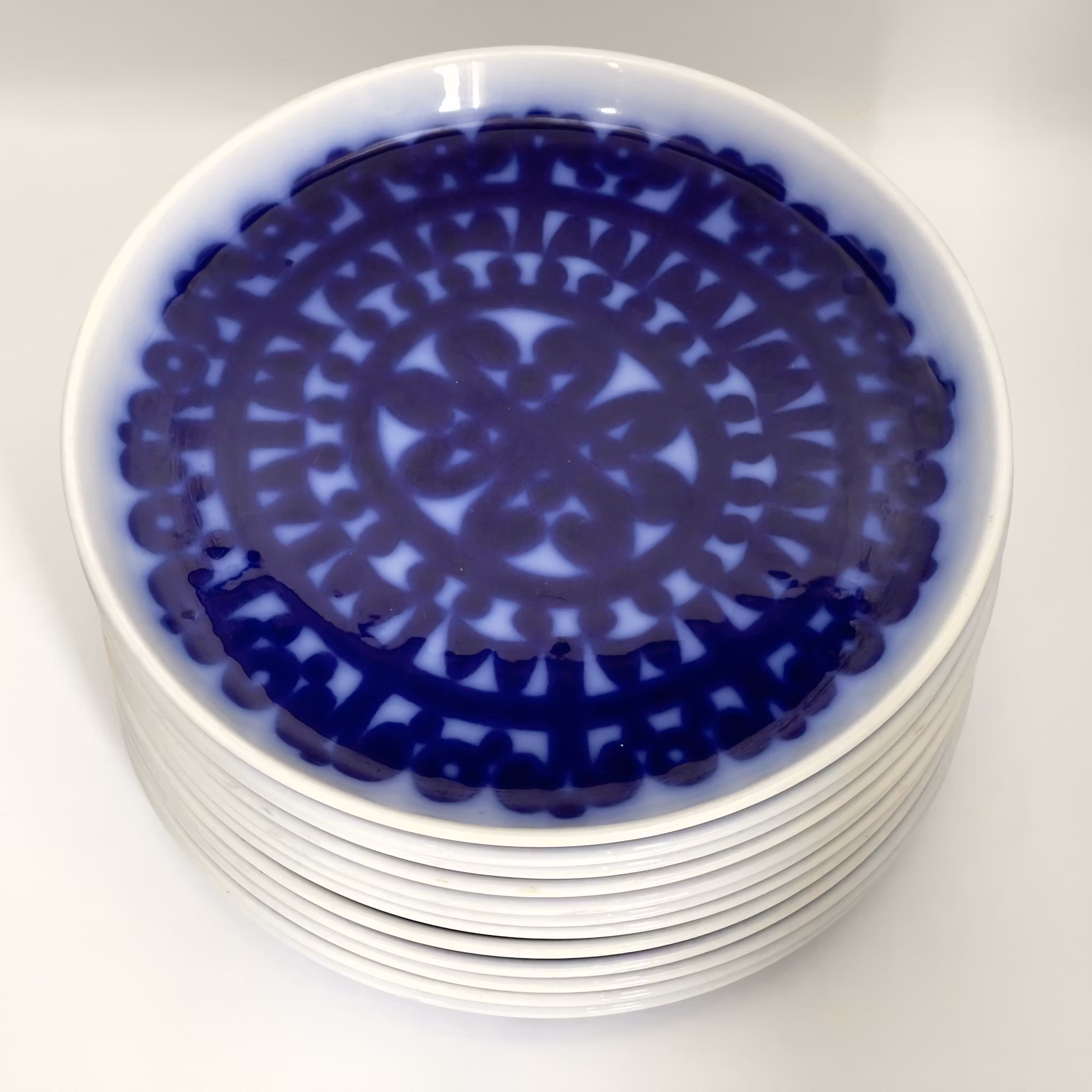 Stig Lindberg, 12 ruokalautasta, fajanssi, Blå husar