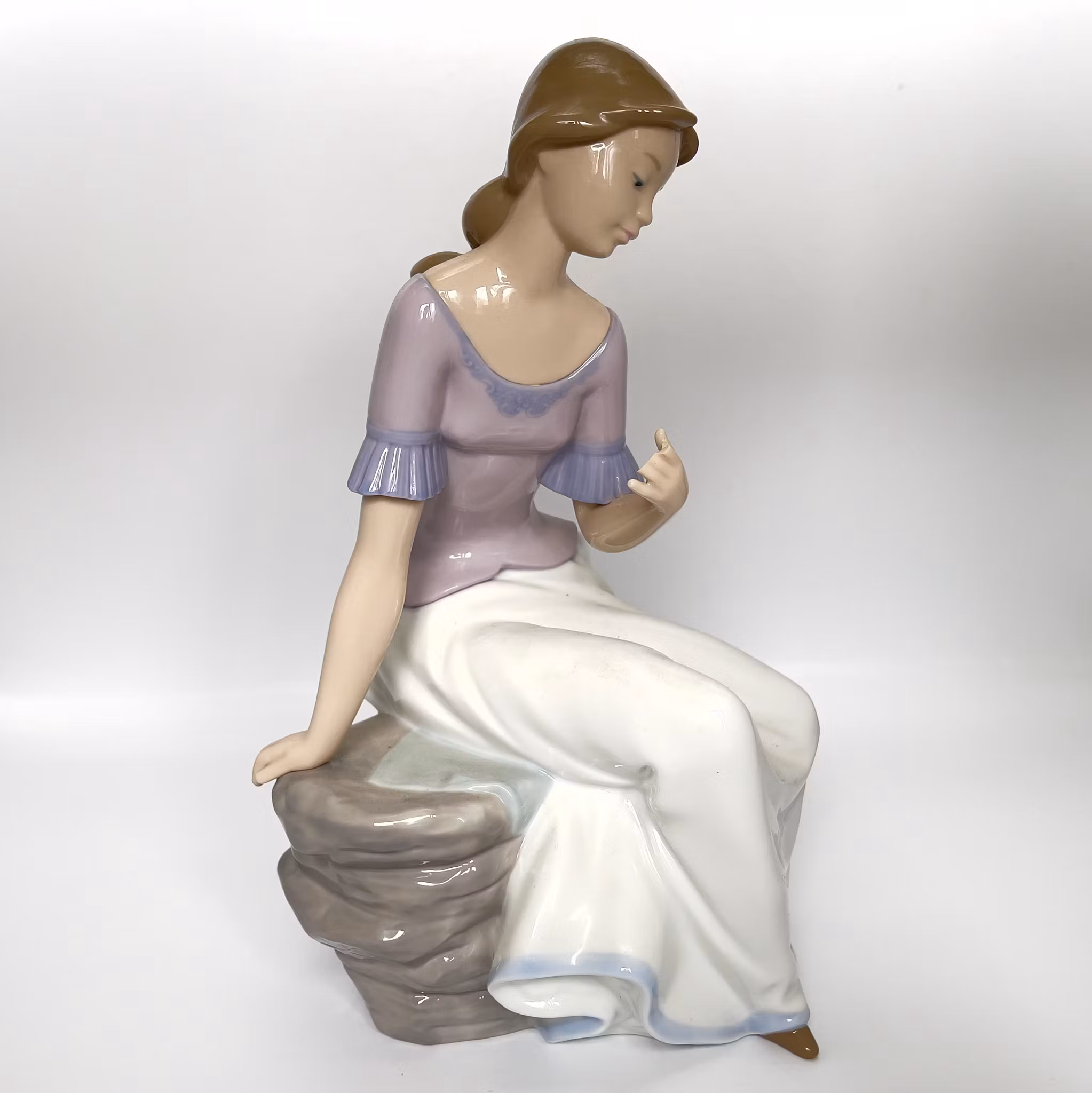 Figura de porcelana Nao Lladró niña 1392