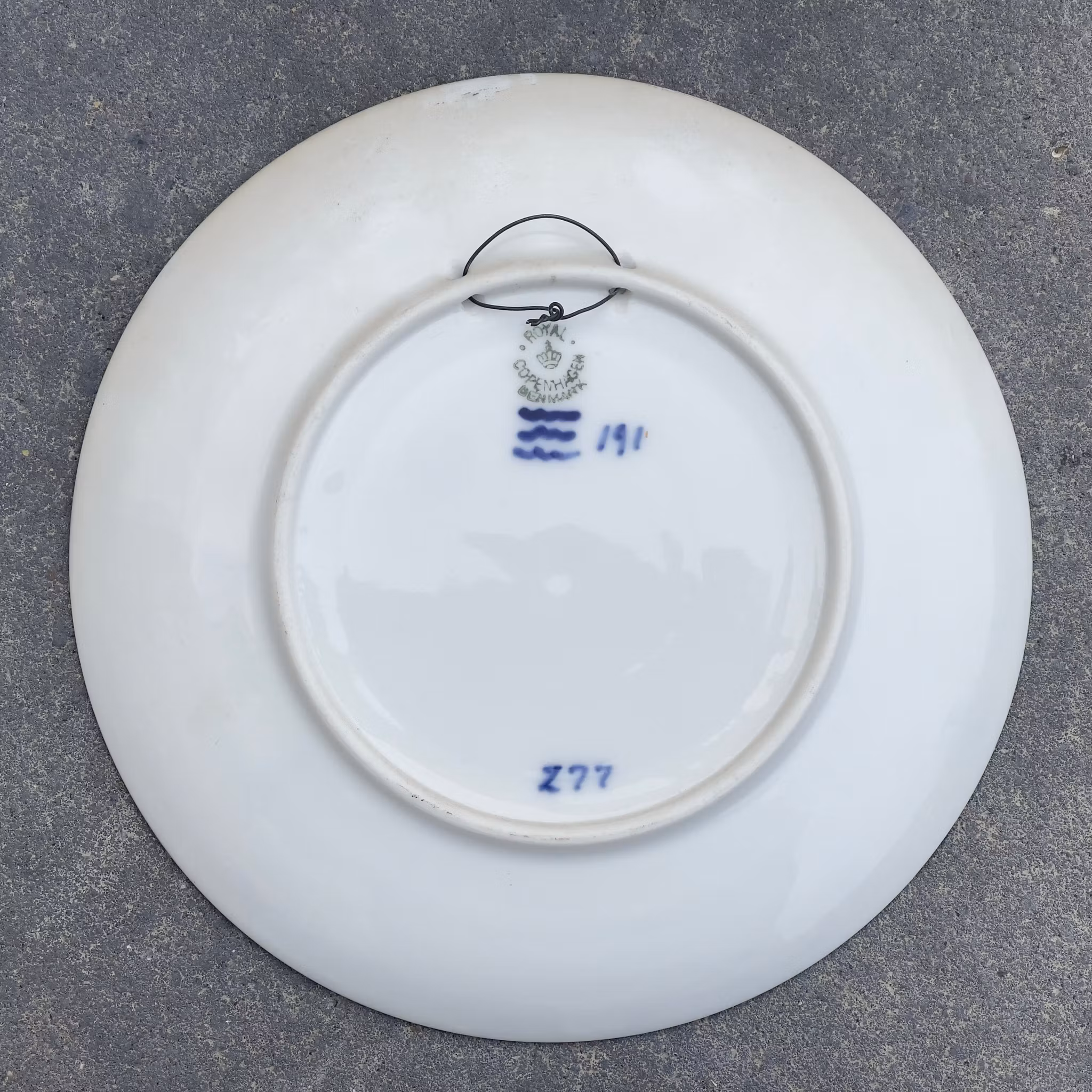 Royal Copenhagen porslin fat, Jul 1925