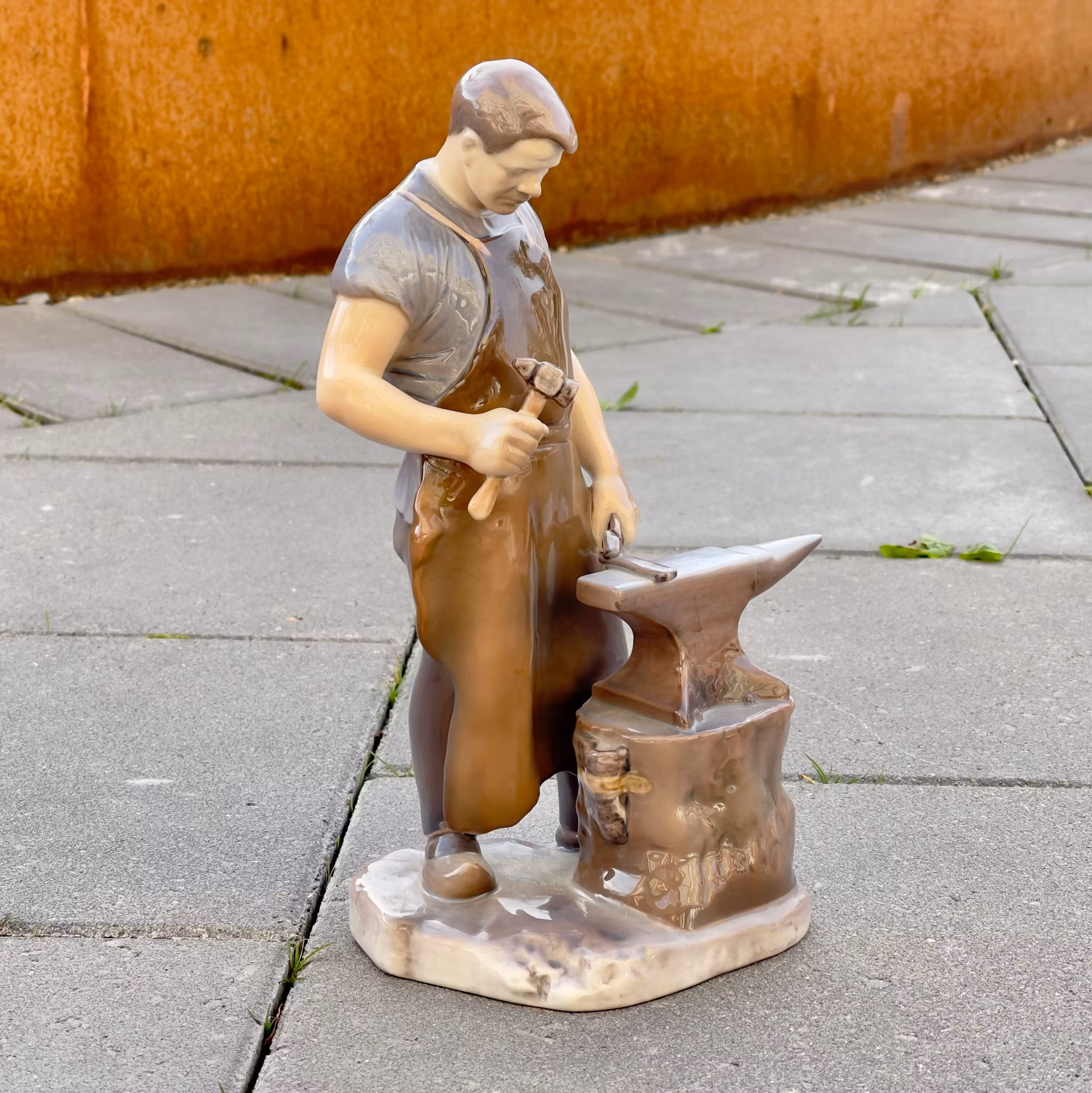 FIGUR, Bing & Gröndahl, porselen, smed