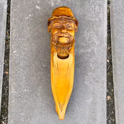 Erik Lorentz Molin, notenkraker, hout, gesigneerd ELM