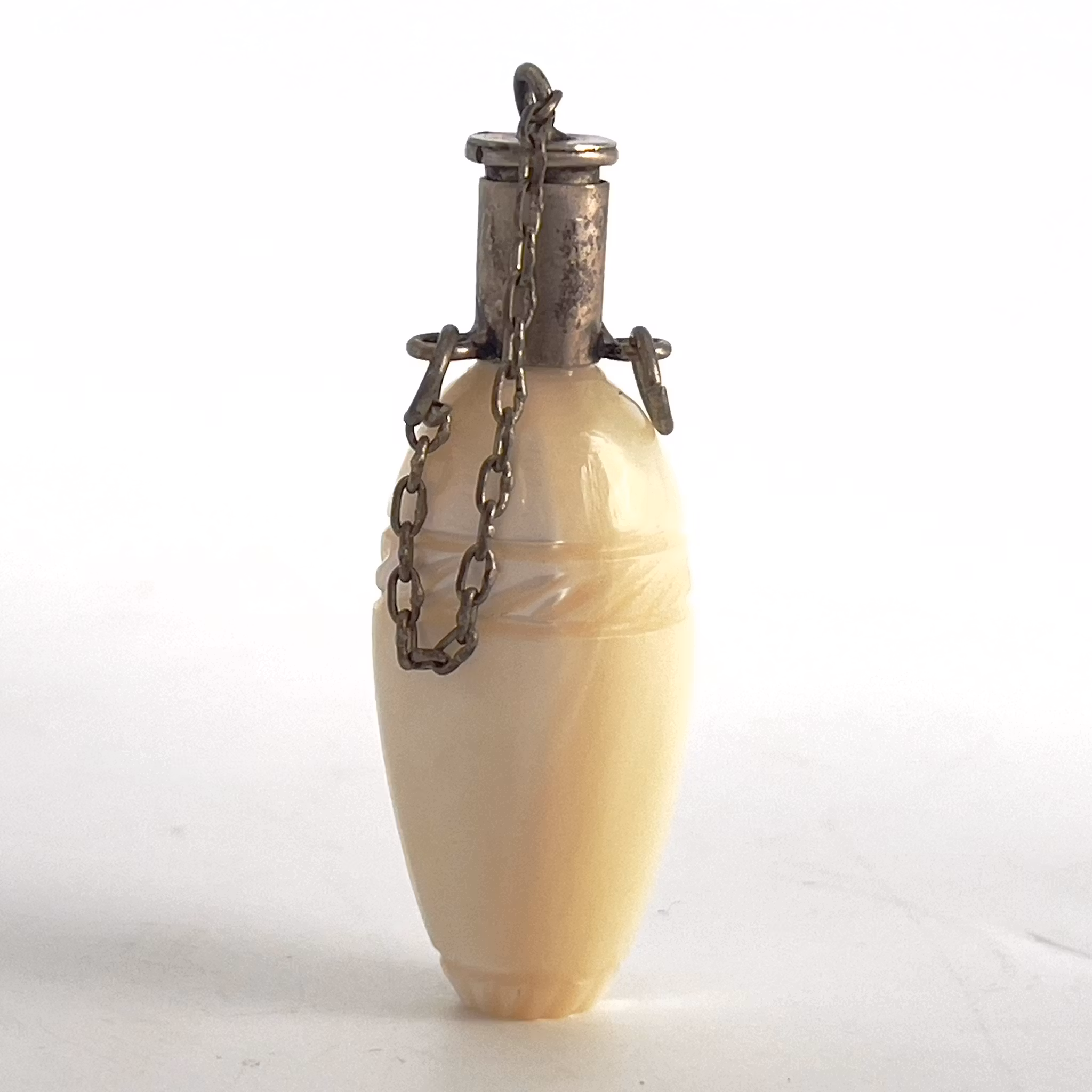 Snuff bottle, mother-of-pearl and silver, height ca 5 cm