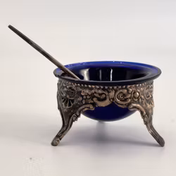 Solniczka, srebro próby 880, szkło niebieskie