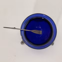 Solniczka, srebro próby 880, szkło niebieskie