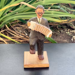 Rzeźbiona i malowana drewniana rzeźba, sygnowana CARL.