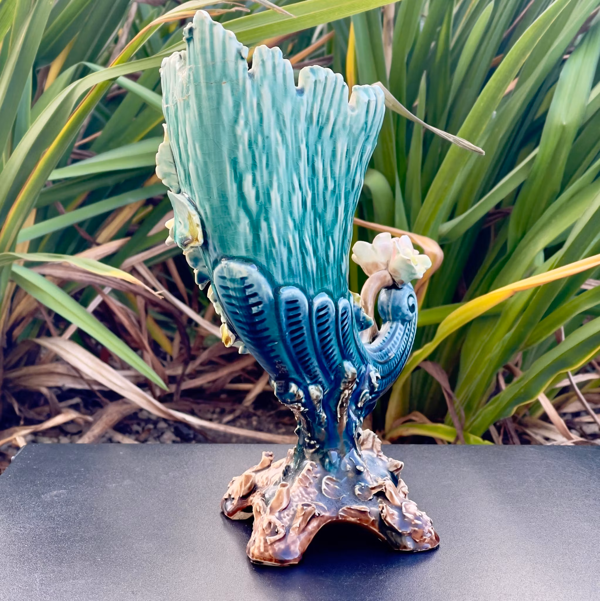 Skål til fots, majolica, slutten av 1800-tallet