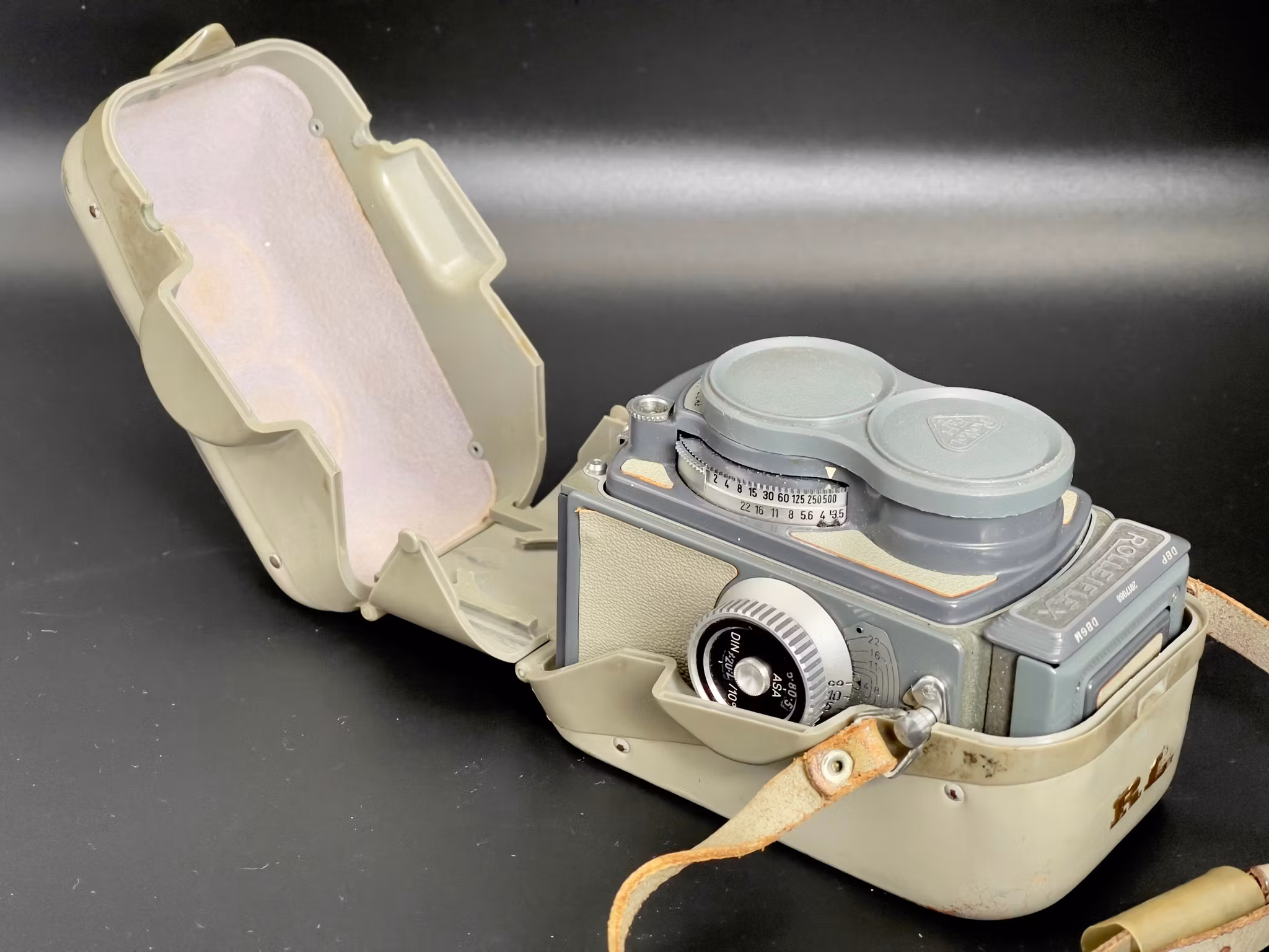 Rolleiflex DBP DBGM kamera med etui og brugermanual på engelsk