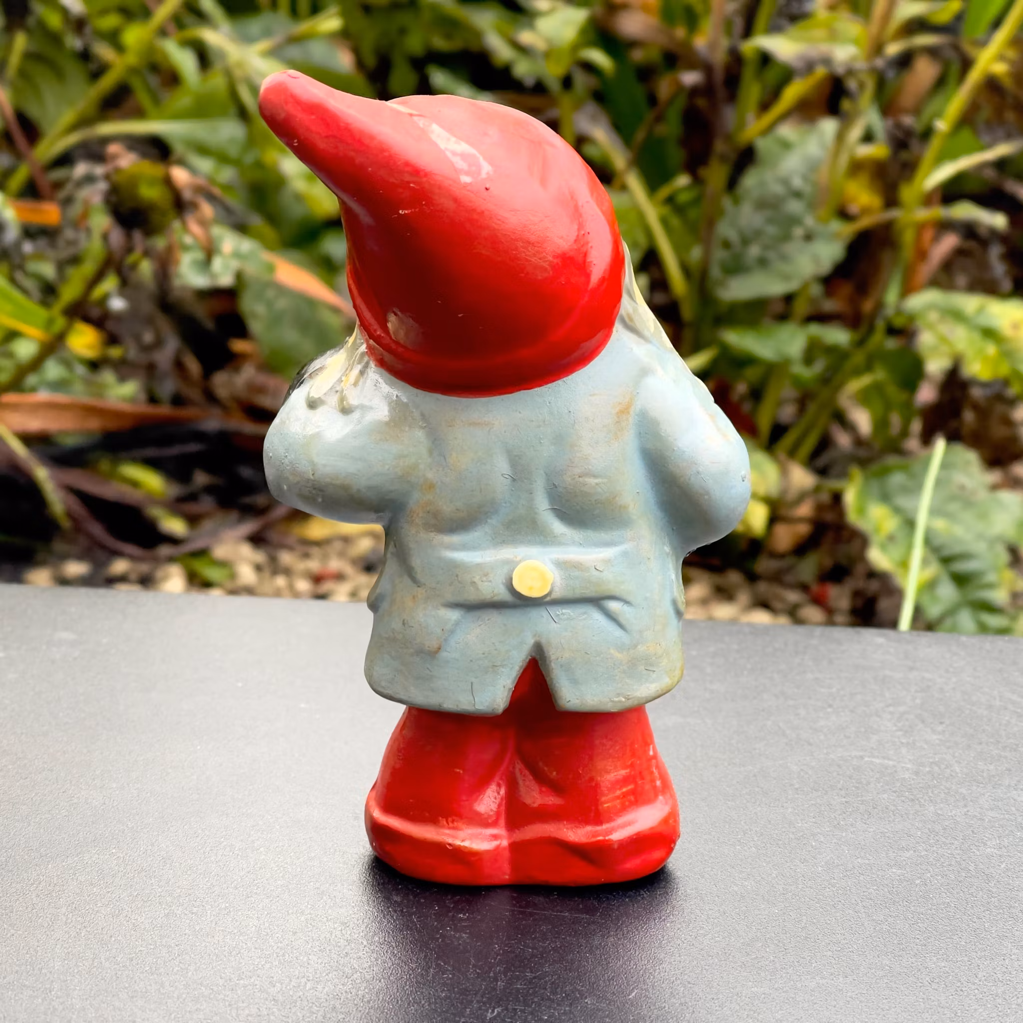 Starszy Mikołaj gra na akordeonie