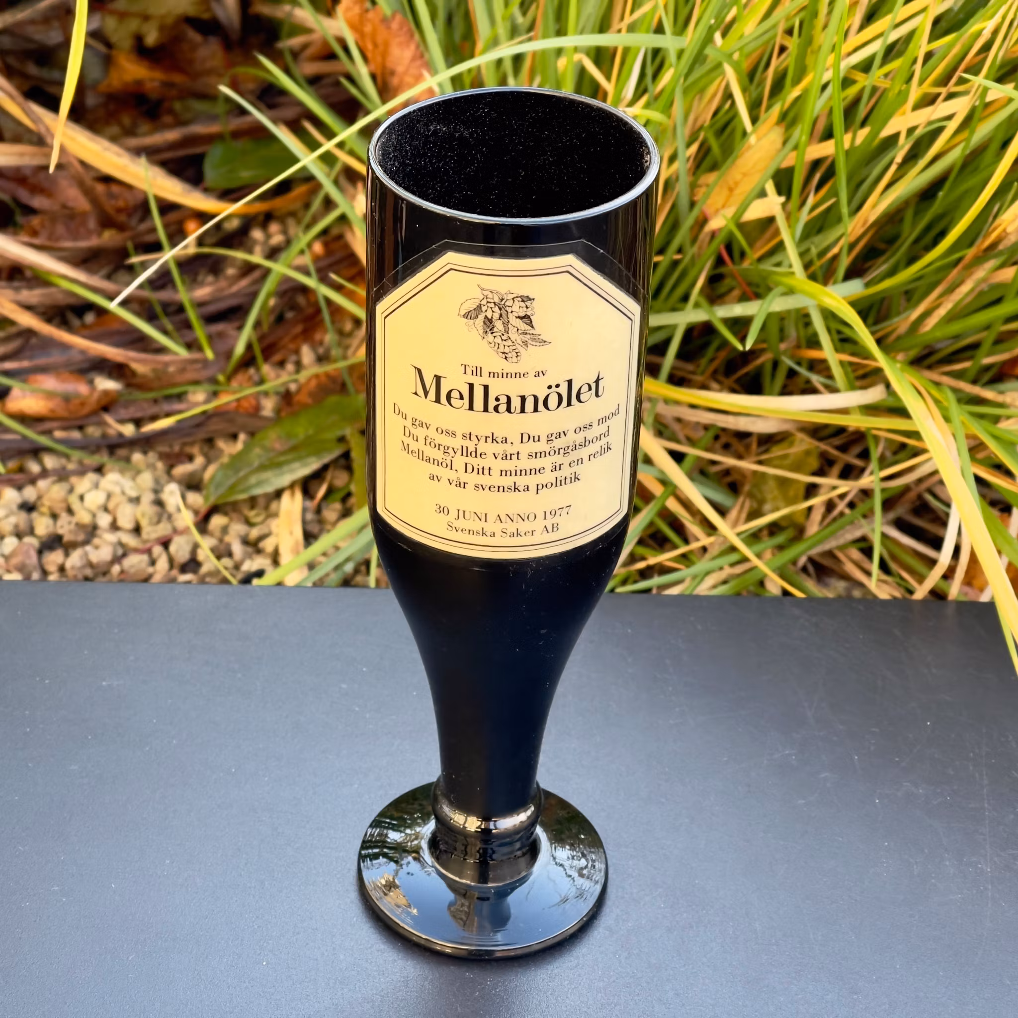 Mellanöl-glass til minne om Mellanölet 1977