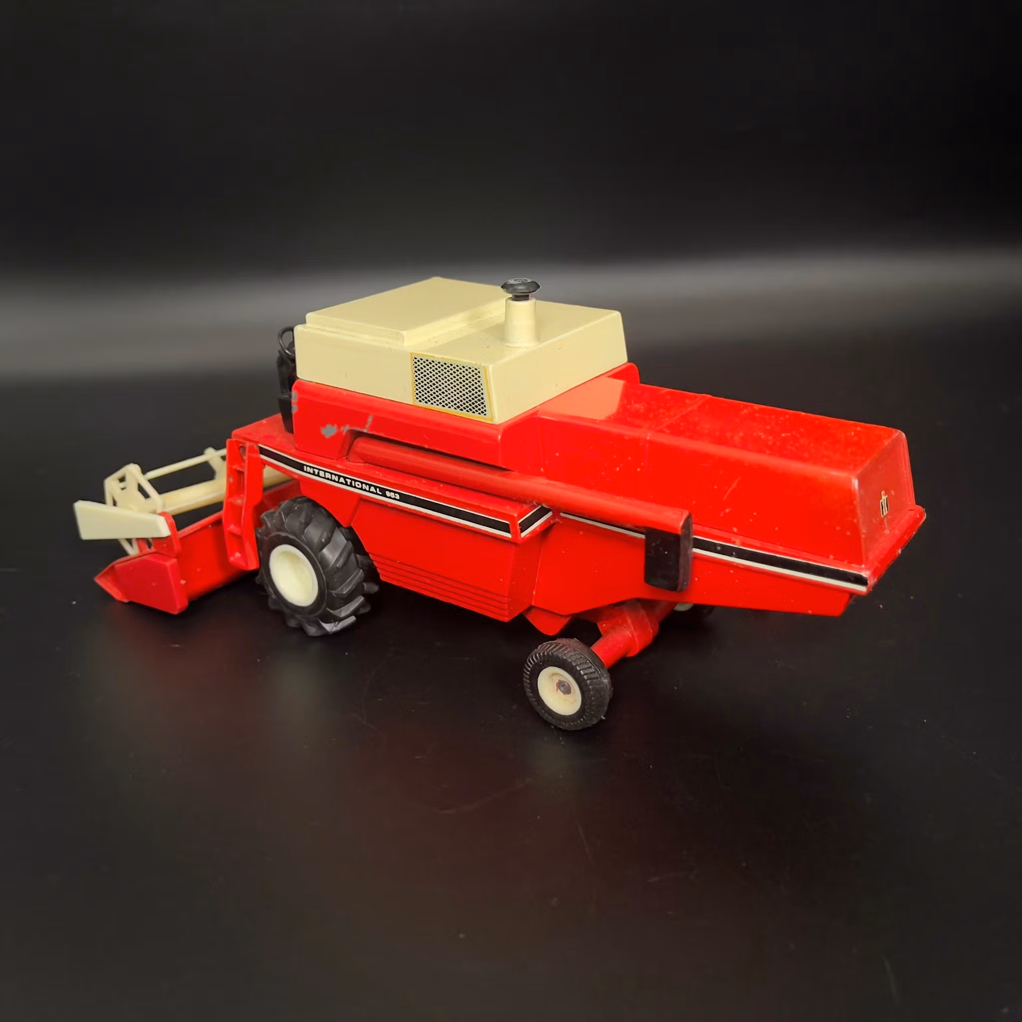 Diano International moissonneuse 953, Frankrike