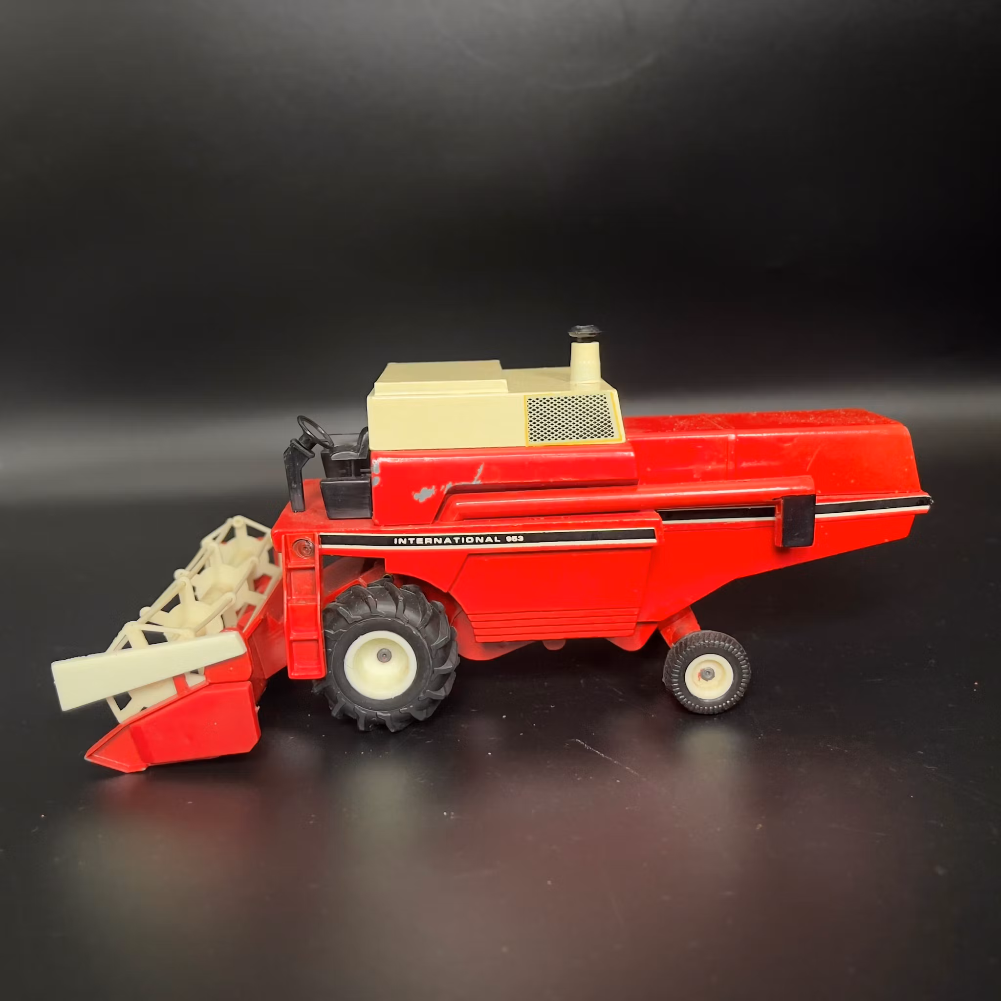 Diano International moissonneuse 953, Frankrike