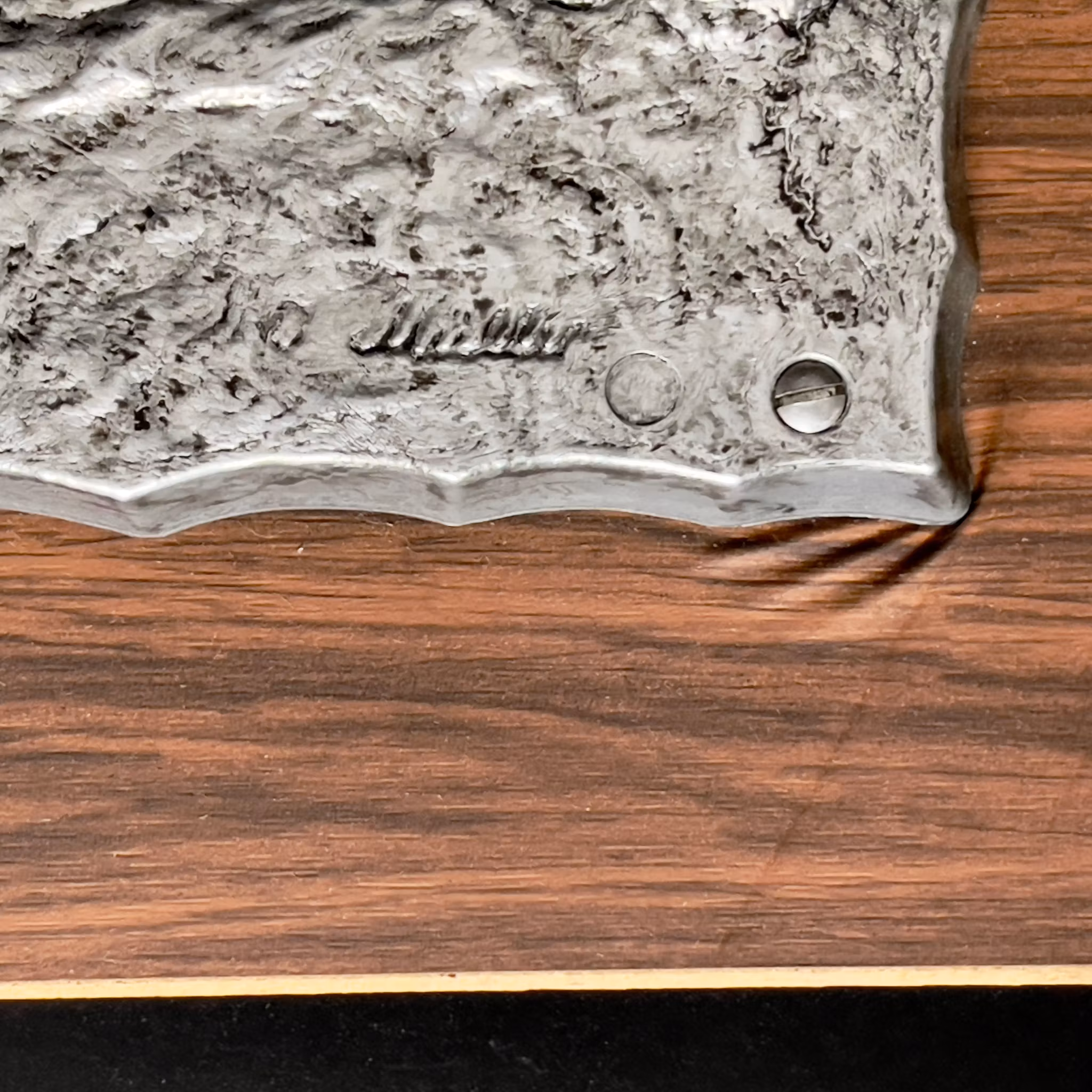 Tablica ścienna, cyna, Człowiek interpretuje za koniem, sygnowana