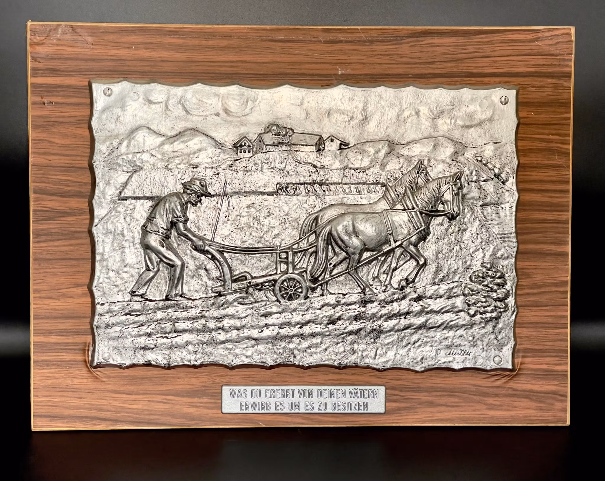 Tablica ścienna, cyna, Człowiek interpretuje za koniem, sygnowana