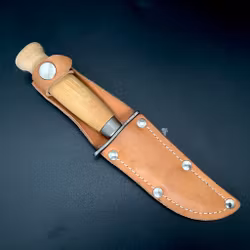 Mora kniv med läderfodral
