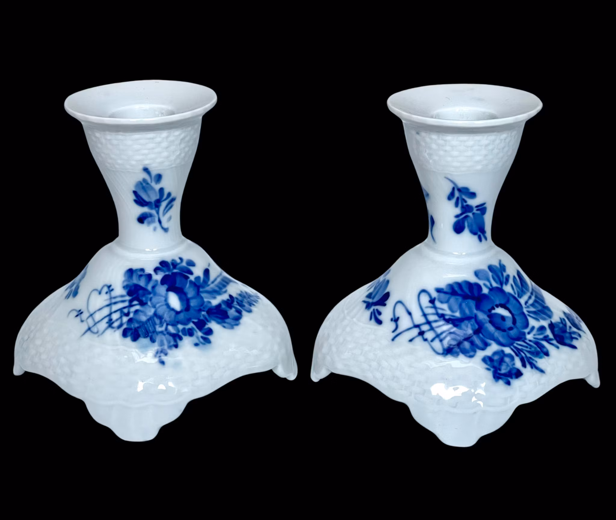 2 kynttilänjalkaa, Sinikukka, Royal Copenhagen