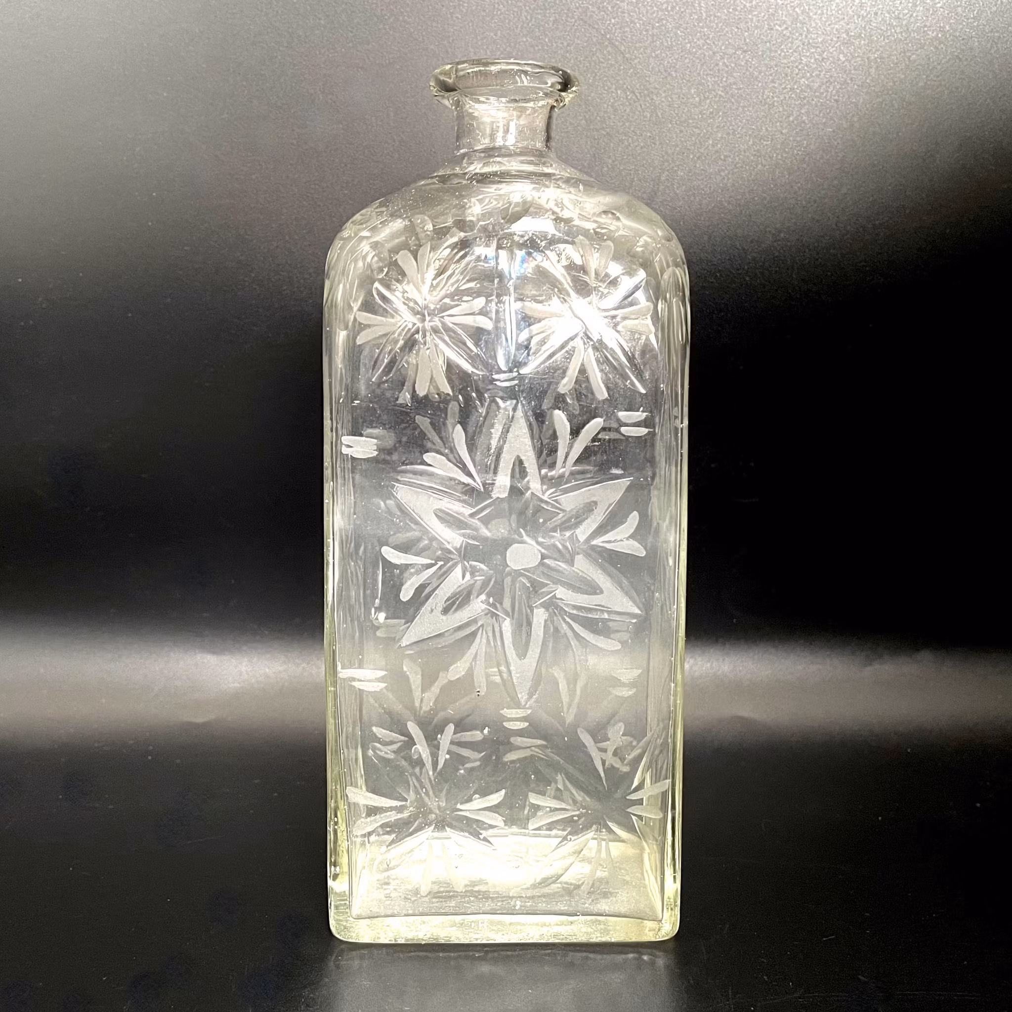 Brännvins flaska, glas, 1700-tal