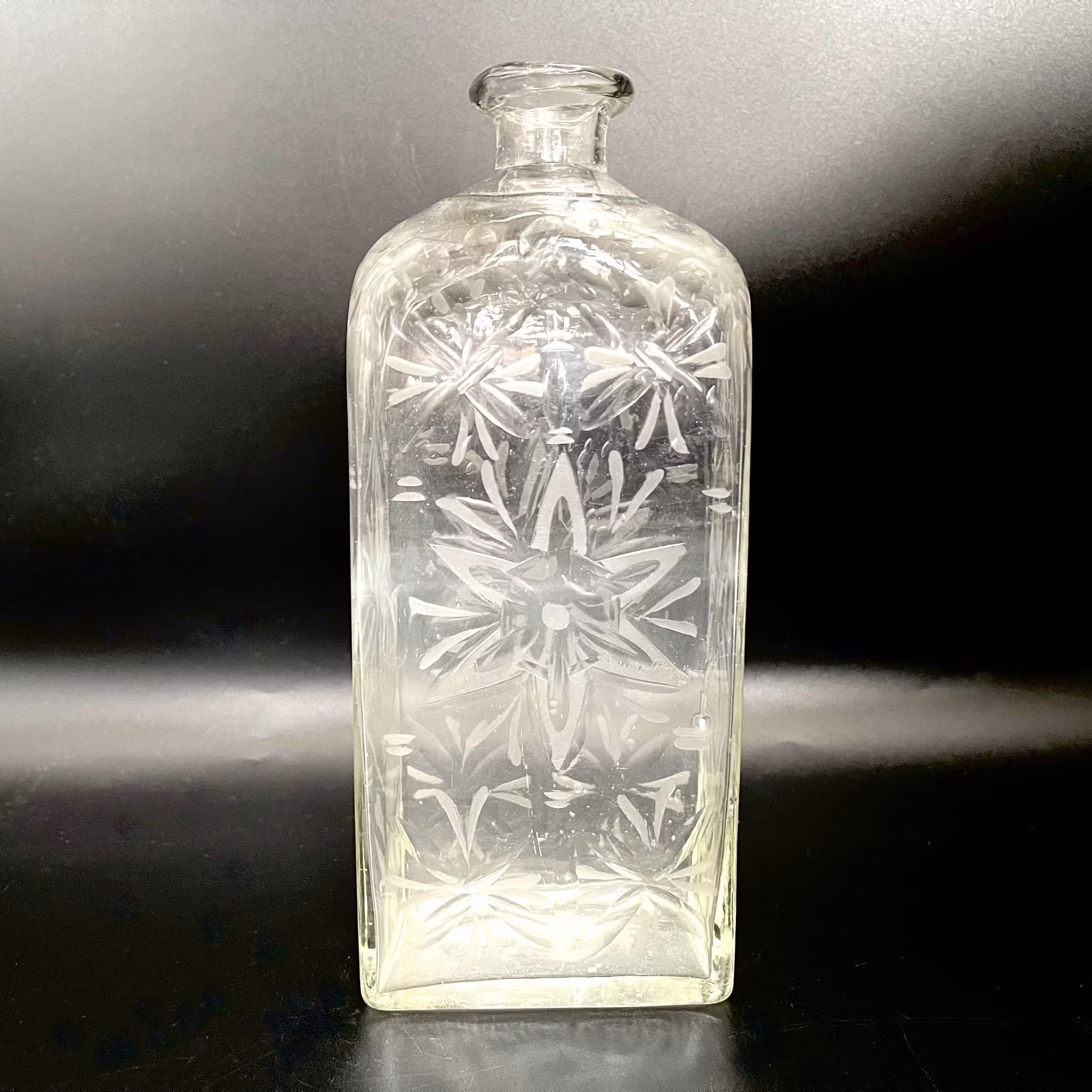 Brännvins flaska, glas, 1700-tal