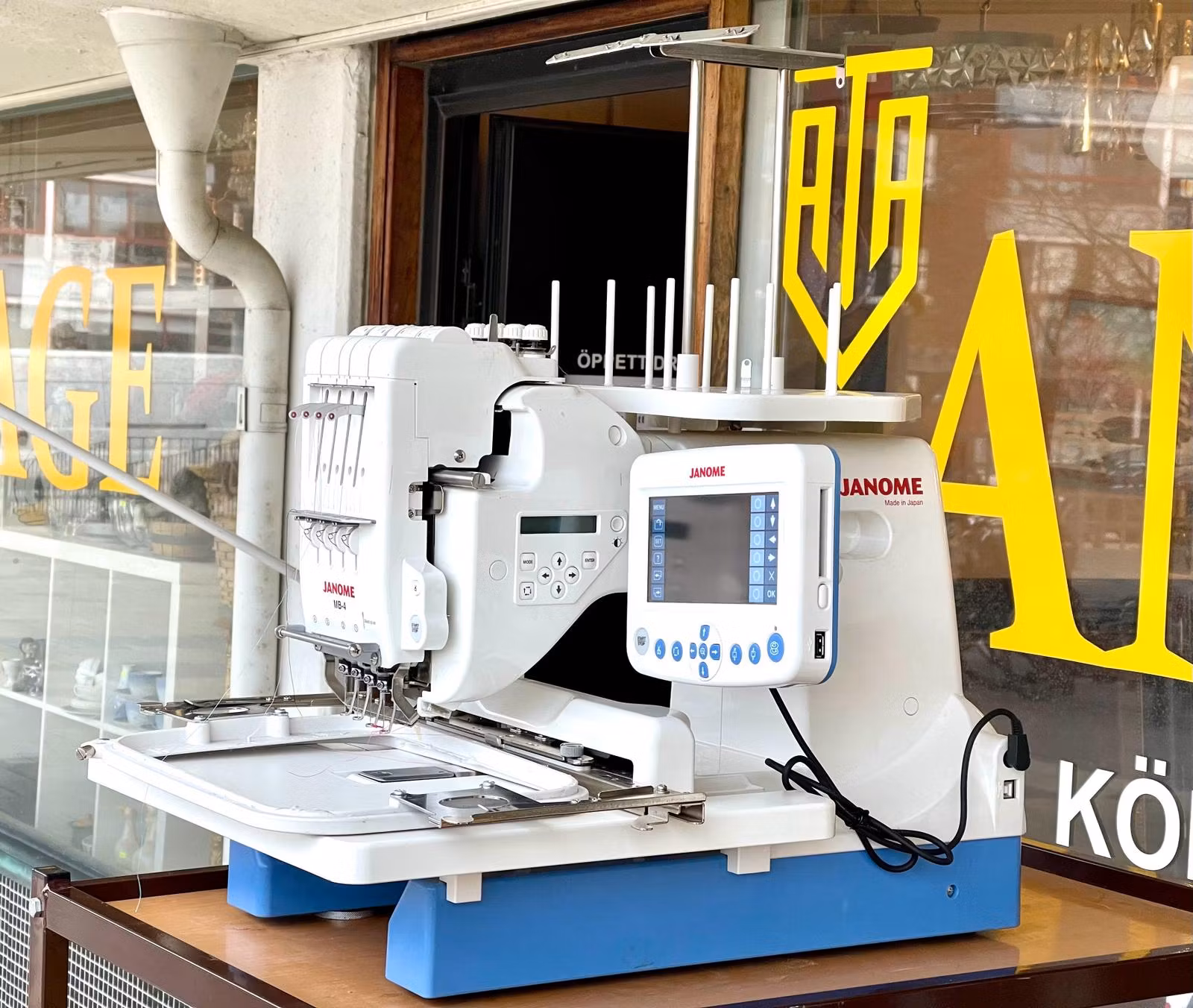 JANOME MB-4 broderimaskine med fire nåle