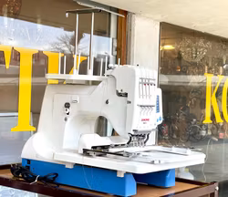 Machine à broder JANOME MB-4 avec quatre aiguilles