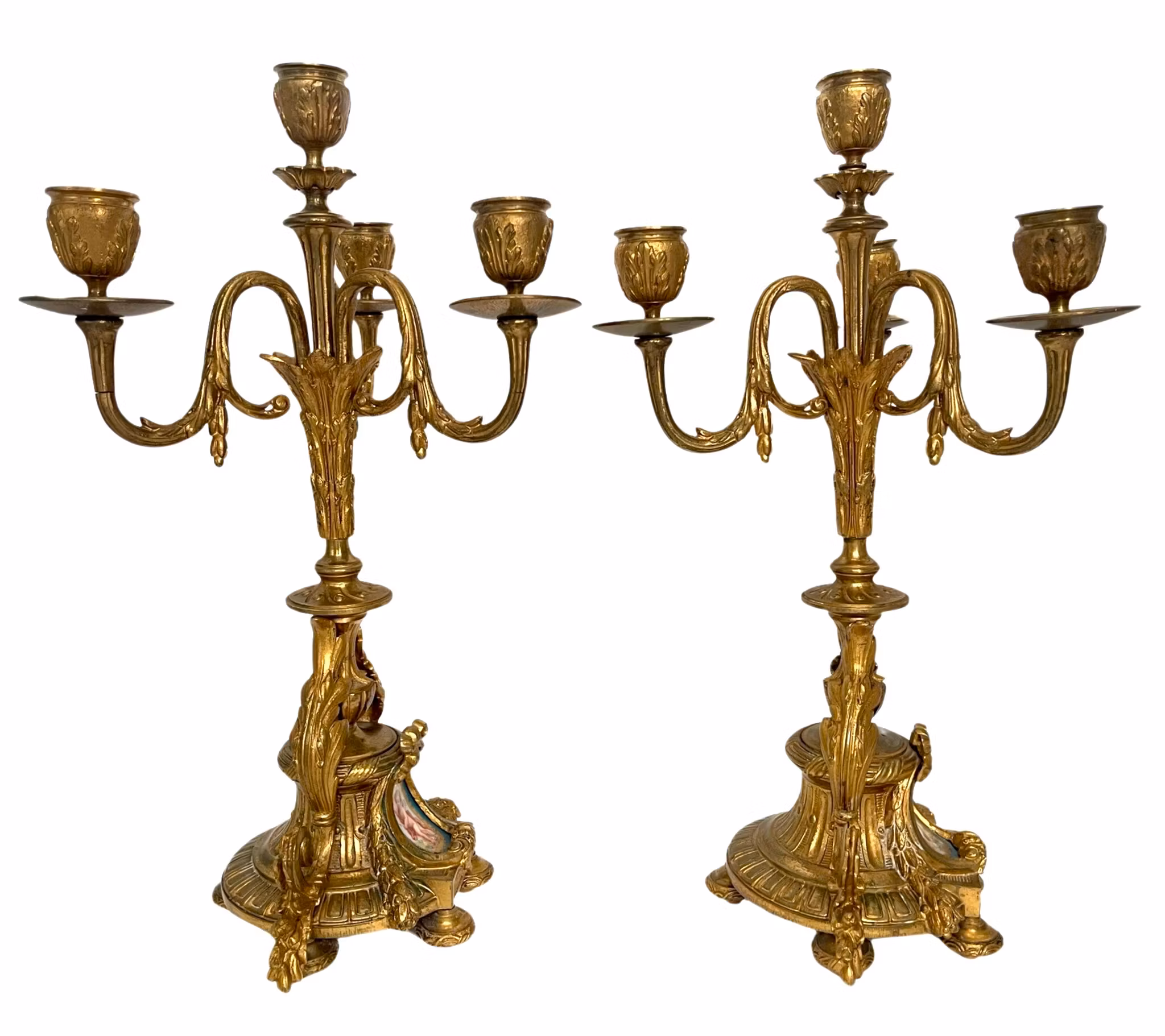 Sèvres porseleinen en koperen klok en kandelaar, gesigneerd