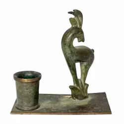 Figure antique en bronze en forme de chèvre avec socle et beau bougeoir