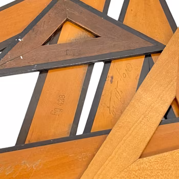 Antik trä ritning triangel verktyg, signerad